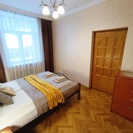 Old Town Retreat With Stunning Views 2 Bedroom Apartment Nearby The Church Of Saint Peter Riga Exterior photo