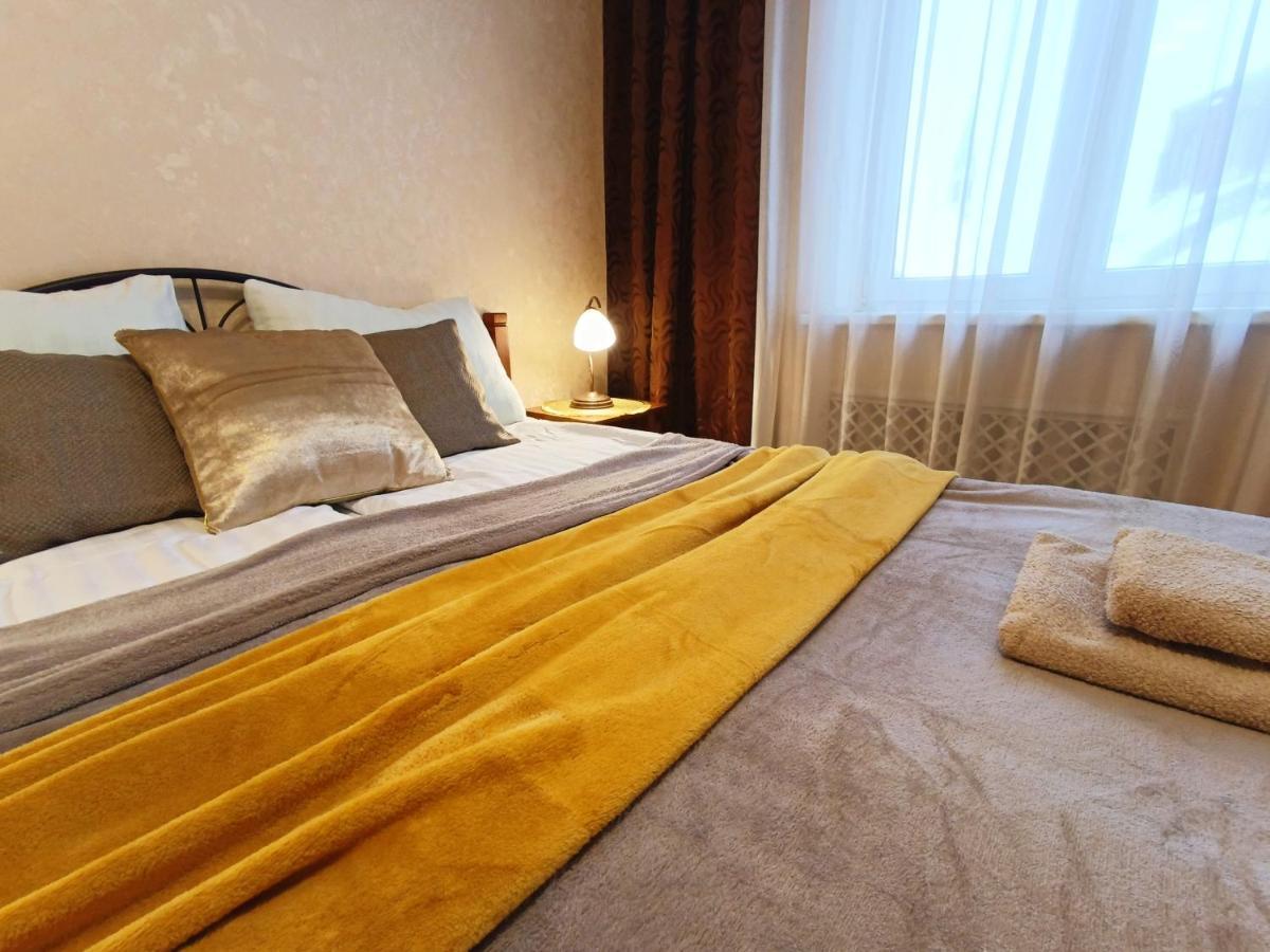 Old Town Retreat With Stunning Views 2 Bedroom Apartment Nearby The Church Of Saint Peter Riga Exterior photo