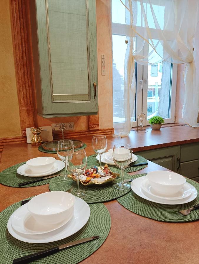 Old Town Retreat With Stunning Views 2 Bedroom Apartment Nearby The Church Of Saint Peter Riga Exterior photo