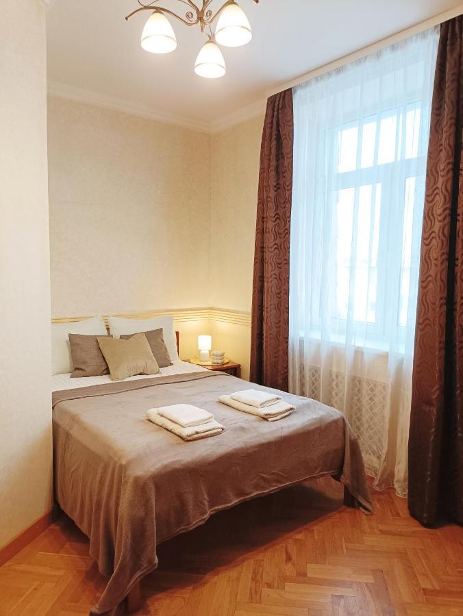 Old Town Retreat With Stunning Views 2 Bedroom Apartment Nearby The Church Of Saint Peter Riga Exterior photo