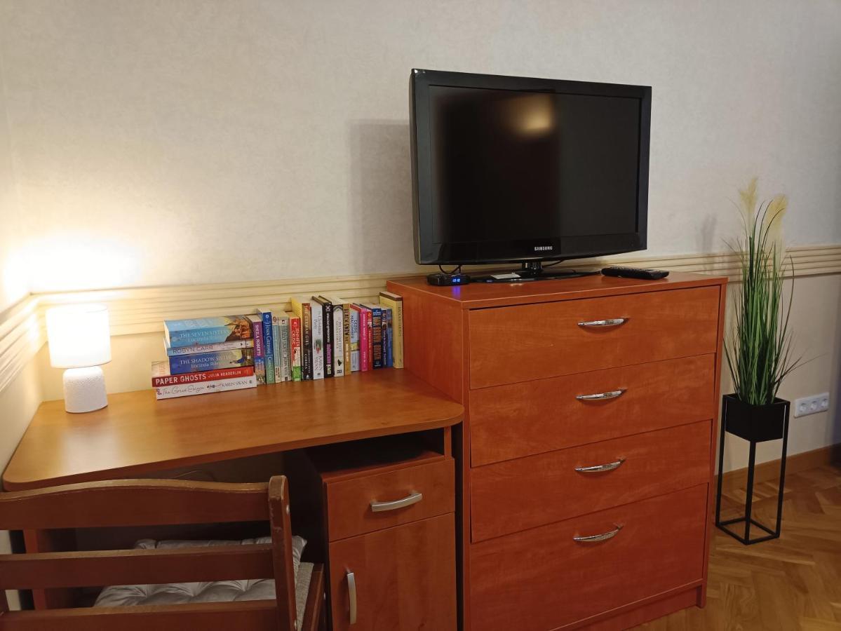 Old Town Retreat With Stunning Views 2 Bedroom Apartment Nearby The Church Of Saint Peter Riga Exterior photo