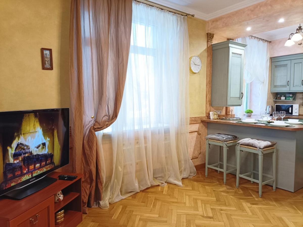 Old Town Retreat With Stunning Views 2 Bedroom Apartment Nearby The Church Of Saint Peter Riga Exterior photo