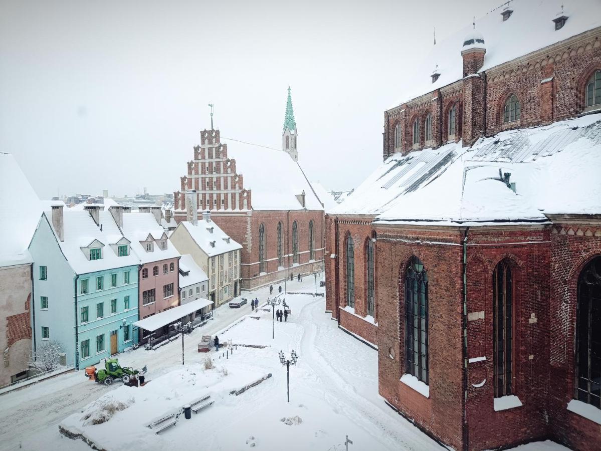 Old Town Retreat With Stunning Views 2 Bedroom Apartment Nearby The Church Of Saint Peter Riga Exterior photo