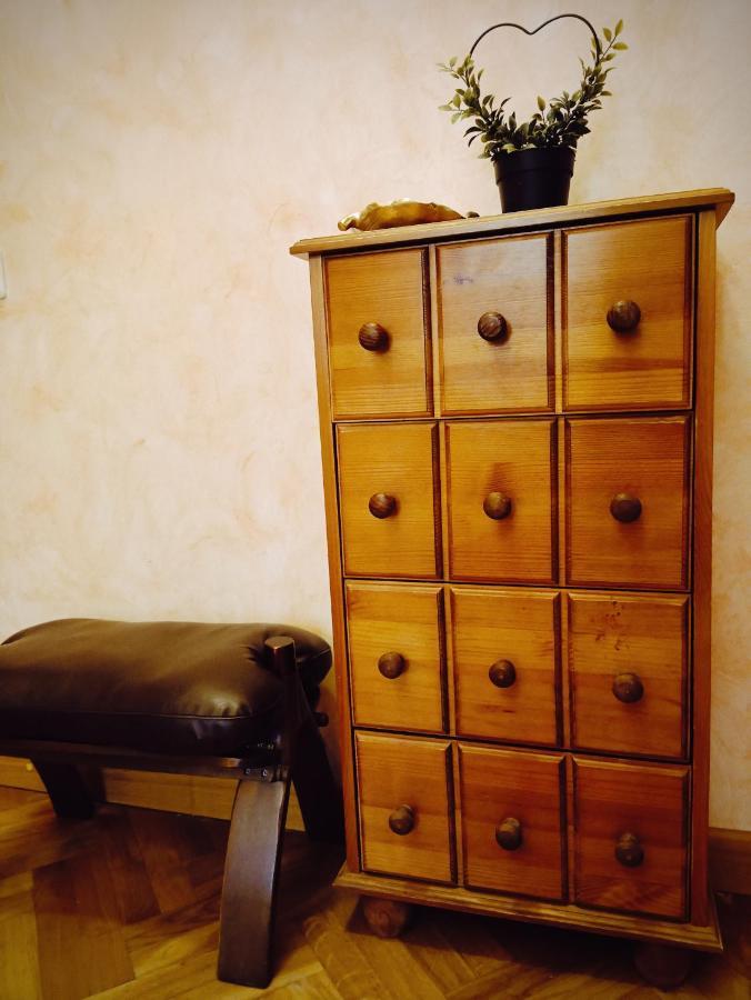 Old Town Retreat With Stunning Views 2 Bedroom Apartment Nearby The Church Of Saint Peter Riga Exterior photo