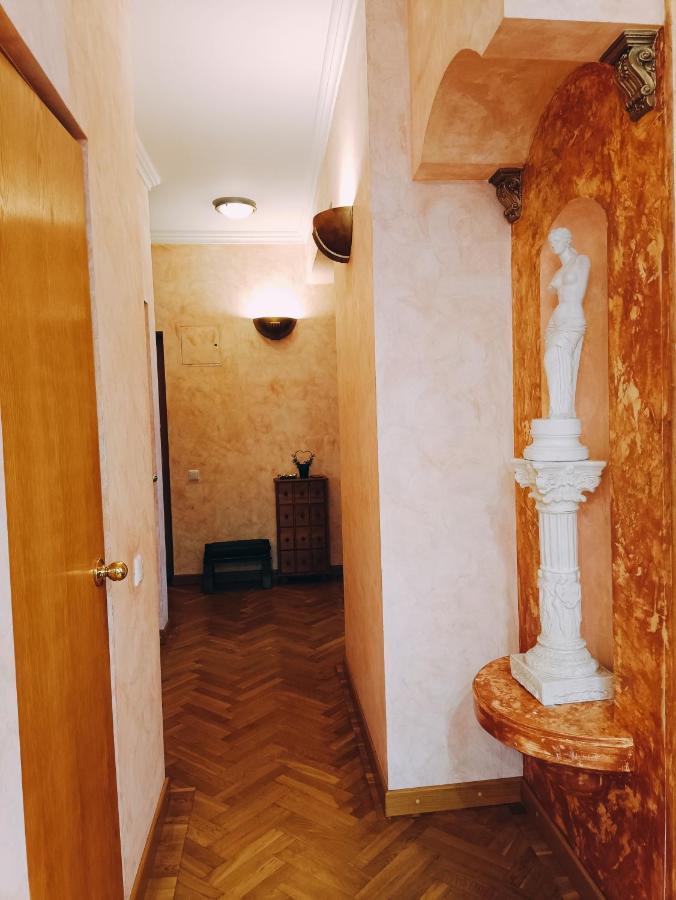 Old Town Retreat With Stunning Views 2 Bedroom Apartment Nearby The Church Of Saint Peter Riga Exterior photo